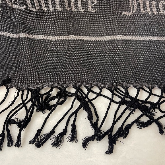 Juicy Couture grey and white reversible scarf, NWT - Picture 2 of 3